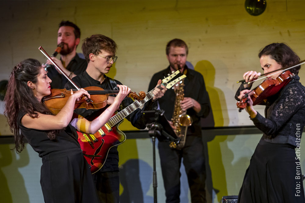 Das besondere Konzert | 24.02.2024 | Stegreif – The Improvising Orchestra | Foto © Bernd Schoelzchen Das besondere Konzert | 24.02.2024 | Stegreif – The Improvising Orchestra | Foto © Bernd Schoelzchen